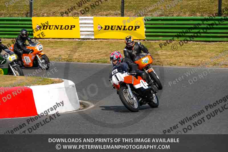 Vintage motorcycle club;eventdigitalimages;mallory park;mallory park trackday photographs;no limits trackdays;peter wileman photography;trackday digital images;trackday photos;vmcc festival 1000 bikes photographs